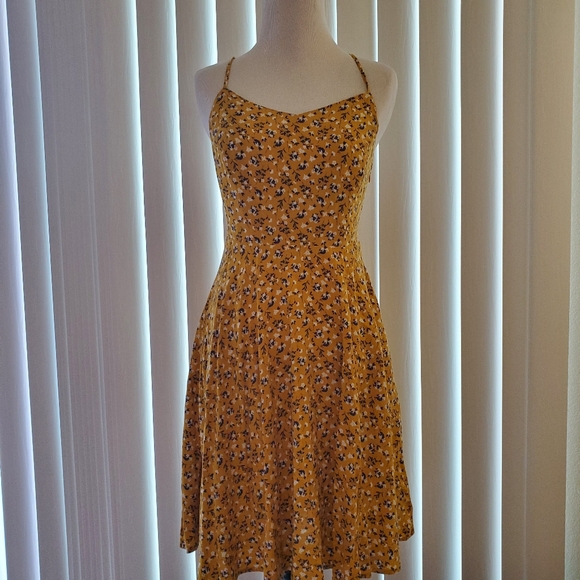 Old Navy Dresses & Skirts - Yellow floral print midi dress
